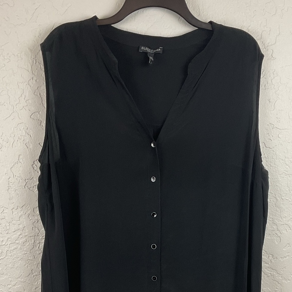 Eileen Fisher Black Sleeveless Silk V-Neck Button Front Top - Picture 3 of 6